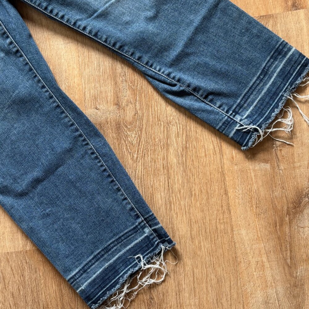 Time & Tru Cropped Distressed Jeans - Picture 3 of 4